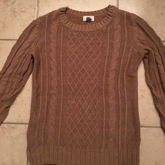 Cozy Cable Knit Sweater. Size Medium - Picture 2 of 4